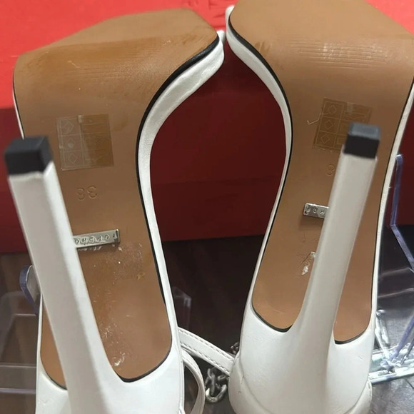 Top Shop 
Strappy chain-link design 
Squarish toe
Stiletto heel 
SIZE 38
NEW - Picture 11 of 11